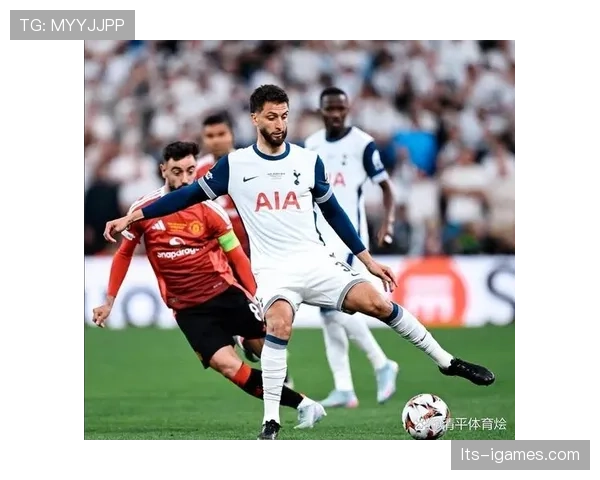 战术复盘：曼联新三后卫体系为何在德比中失效？